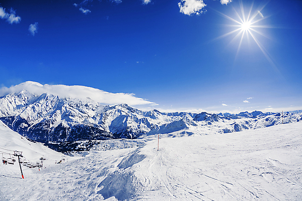 포토 JPG 해외이미지 나무 구름 계절 유럽 어린이 스포츠 여행 백그라운드 크리스마스 겨울 자연 하늘 날씨 휴가 스키 산 파노라마 풍경 사람없음 야외 파란색 빛 햇빛 태양 우주 냉동 얼음 하이킹 추위 덮개 흰색 정상 언덕 휴양지 서리 알프스 슬로바키아 절정 눈내림 해외202004 해외포토 자연요소 식물 기념일 나라 컬러 레저 겨울스포츠 눈_날씨 촬영기법 사람 장소 뚜껑 생태계 파일형식 이미지허브