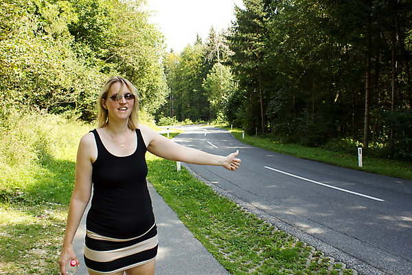 포토 JPG 해외이미지 나무 여자 도로 길 여행 자동차 휴가 거리 따뜻함 한명 사람 야외 여름 햇빛 봄 산책로 엄지손가락 뜨거움 기다림 보행로 숲 위험 아스팔트 리프트 루트 인내 혼자 해외202004 해외포토 식물 1 계절 육상교통 컨셉 손가락 교통시설 모션 태양 파일형식 이미지허브