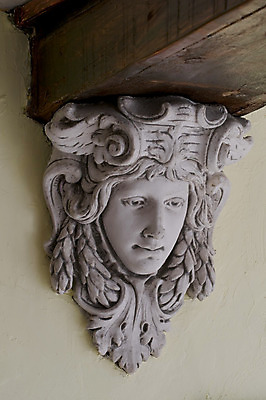 포토 JPG 해외이미지 외관 얼굴 조각 건축양식 사람없음 건물 장식 화려 역사 클래식 묘사 스타일 해외202004 해외포토 건축물 건축 컨셉 신체부위 파일형식 이미지허브