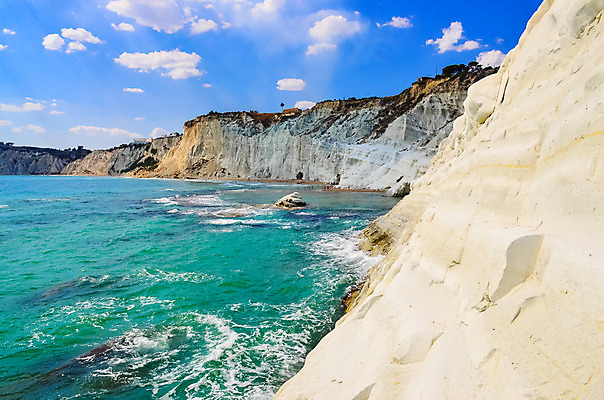 포토 JPG 해외이미지 유럽 바다 여행 자연 하늘 파노라마 사람 풍경 해변 사람없음 야외 초록색 물 여름 파란색 컬러풀 계단 이탈리아 절벽 바위 흰색 만 지중해 언덕 암초 터키석 수평선 헤드랜드 해외202004 해외포토 자연요소 계절 나라 컬러 촬영기법 돌_바위 보석 생태계 파일형식 이미지허브