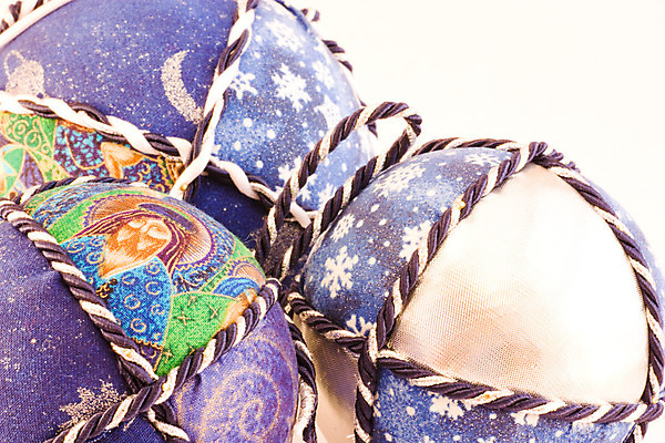 포토 JPG 해외이미지 나무 백그라운드 크리스마스 겨울 일러스트 텍스트 공 벽지 주택 선물 미술 사람없음 장식 파란색 우주 흰색 축하 직물 발표 12월 심볼 묘사 오브젝트 고립 노엘 특별함 핸드메이드 해외202004 해외포토 식물 계절 기념일 컬러 컨셉 문화예술 건물 날짜 파일형식 이미지허브