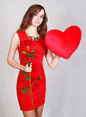 포토 JPG 해외이미지 모양 백인 1 여자 꽃 행복 감정 유럽 얼굴 백그라운드 베개 휴가 발렌타인데이 선물 사랑 한명 미소 10대 빨간색 장미 유행 놀람 회색 하트 축하 성자 날씬함 만족 꽃봉오리 냄새 부드러움 공상 완벽 스타일 해외202004 해외포토 서양인 식물 나라 종교 컬러 컨셉 침구 데이이벤트 청소년 표정 사람 신체부위 감각 몸매 파일형식 이미지허브