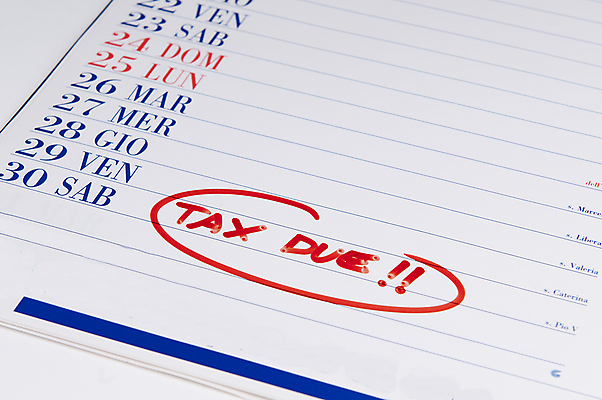 포토 JPG 해외이미지 아이콘 디자인 계절 종이 백그라운드 컨셉 돈 비즈니스 사람없음 빨간색 금융 경제 사무실 달력 시간 날짜 플랫 계획 심볼 사인 보고서 서식 문서 수익 평가 회계 월 빚 고립 마감 세금 수입 정부 조언 환불 과세 해외202004 해외포토 컬러 재산 파일형식 이미지허브