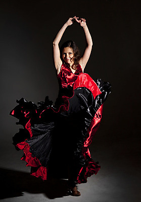 포토 JPG 해외이미지 1 전통 드레스 여자 문화 포즈 모션 그림자 한명 사람 성인 빨간색 세로 공연 연주자 댄서 무대 춤 가운 스페인 우아함 유연 열정 스페인어 실행 안달루시아 집시 플라멩코 해외202004 해외포토 직업 옷 감정 유럽 예술 컬러 컨셉 문화예술 이벤트 음악가 세계문화유산 파일형식 이미지허브