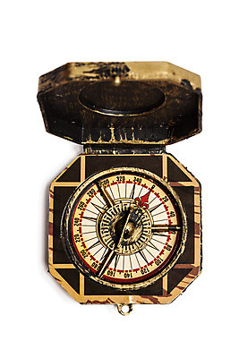 포토 JPG 해외이미지 여행 지도 항해 사람없음 수확 골동품 기구 공구 나침반 방향 복고 해적 네비게이션 구식 옛날 지리 해외202004 해외포토 농업 배_교통 도구 도둑 파일형식 이미지허브