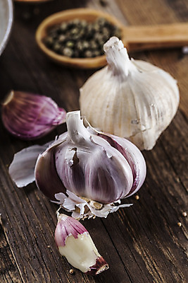 포토 JPG 해외이미지 음식 분홍색 백그라운드 재료 탁자 건강 마늘 육류 요리 사람없음 목재 빨간색 초록색 주방 검은색 식사 소고기 신선 허브 향신료 준비 유기농 날것 내추럴 해외202004 해외포토 나무 식물 웰빙 컬러 가구 채소 식재료 향미료 파일형식 이미지허브