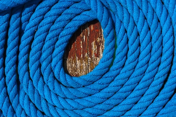 포토 JPG 해외이미지 선 밧줄 바다 요트 날씨 항해 취미 사람없음 목재 물 산책로 흰색 원형 보트 코드 갑판 클럽 보안 함선 닻 해외202004 해외포토 자연요소 도형 나무 길 줄 컬러 배_교통 재료 안전 파일형식 이미지허브