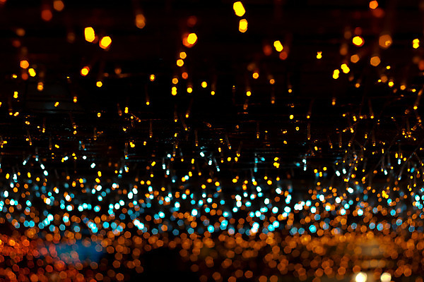 포토 JPG 해외이미지 디자인 백그라운드 추상 사람없음 장식 빨간색 빛 컬러풀 노란색 검은색 야간 소프트포커스 보케 광 블러 효과 해외202004 해외포토 자연요소 컬러 무늬 촬영기법 파일형식 이미지허브