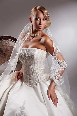 포토 JPG 해외이미지 백인 1 전통 라이프스타일 헤어스타일 드레스 여자 행복 결혼 한명 사람 이벤트 성인 세로 청춘 금발 유행 기쁨 축하 화려 만족 고립 사춘기 해외202004 해외포토 서양인 옷 감정 컨셉 생활 파일형식 이미지허브