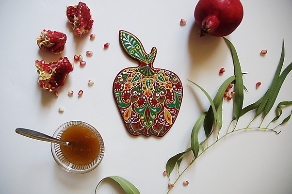 포토 JPG 해외이미지 전통 디자인 포스터 종교 문화 음식 백그라운드 컨셉 과일 탁자 휴가 디저트 새로움 건강 사람없음 빨간색 수확 흰색 축하 인사 항아리 신용카드 막대기 의식 달콤 사과 정상 연도 심볼 그림 석류 꿀 유대인 신앙심 유태교 핸드메이드 해외202004 해외포토 컬러 가구 농업 금융 예절 도자기 맛 파일형식 이미지허브