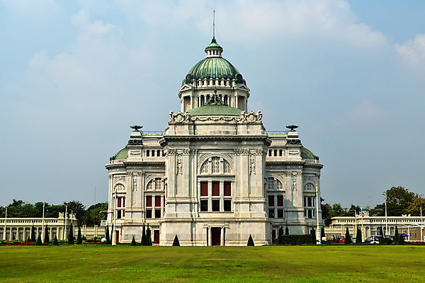 포토 JPG 해외이미지 전통 외관 유럽 아시아 문화 여행 건축양식 하늘 벽돌 사람없음 야외 건물 가로 초록색 파란색 탑 궁전 바위 기둥 도시 역사 클래식 우아함 큼 박물관 장면 귀족 옛날 웅장함 스타일 해외202004 해외포토 건축물 건축 나라 컬러 컨셉 고건축 돌_바위 크기 파일형식 이미지허브