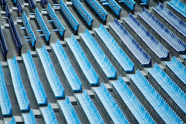 포토 JPG 해외이미지 스포츠 하늘색 의자 서기 사람없음 파란색 축구 경기장 회색 플라스틱 질서 줄서기 해외202004 해외포토 컬러 가구 스포츠시설 모션 재질 구기 예절 파일형식 이미지허브