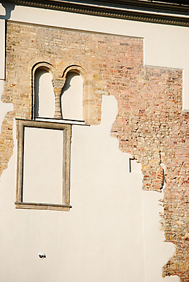 포토 JPG 해외이미지 건축양식 창문 벽돌 사람없음 묘사 체코 로마인 옛날 해외202004 해외포토 건축 유럽 인종 파일형식 이미지허브