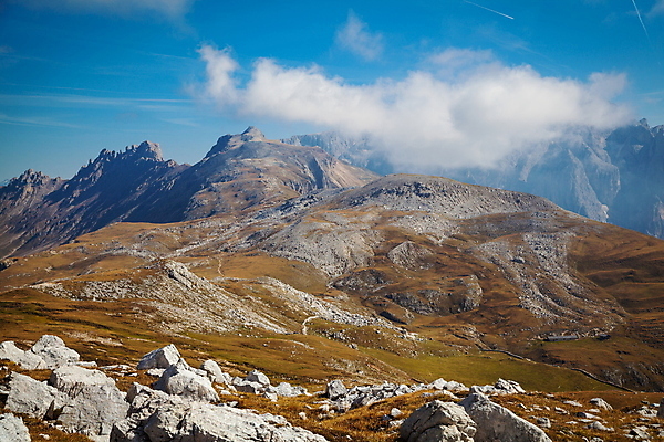 포토 JPG 해외이미지 산 풍경 사람없음 초록색 이탈리아 하이킹 가을 오두막 알프스 남쪽 외양간 파라다이스 해외202004 해외포토 계절 유럽 컬러 레저 방향 파일형식 이미지허브