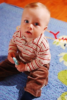 포토 JPG 해외이미지 백인 남자 행복 얼굴 한명 사람 소년 아기 걸음마 천진난만 해외202004 해외포토 서양인 1 감정 어린이 컨셉 모션 신체부위 파일형식 이미지허브