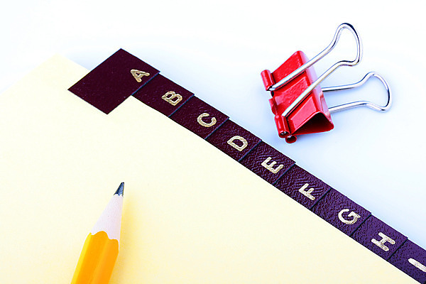 포토 JPG 해외이미지 알파벳 선 텍스트 사람 사람없음 빨간색 사무실 펜 노란색 자료 정보 편지 클립 폴더 페이지 질서 줄서기 목차 해외202004 해외포토 영어 컬러 비즈니스 모션 필기구 예절 파일 파일형식 이미지허브