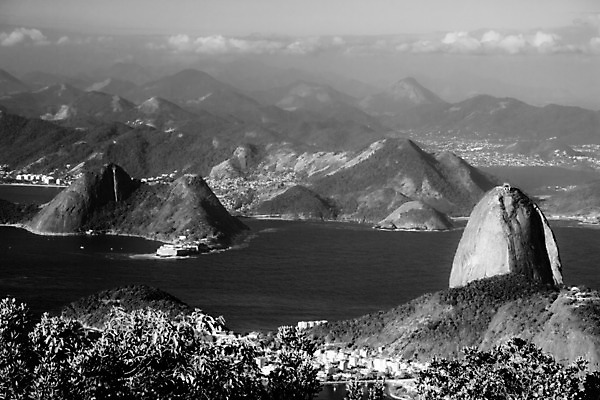 포토 JPG 해외이미지 바다 자연 산 흑백 풍경 사람없음 야외 가로 물 관광지 하이앵글 남아메리카 라틴아메리카 브라질 리우데자네이루 명승지 해외202004 해외포토 자연요소 뷰포인트 여행 촬영기법 아메리카 생태계 파일형식 이미지허브