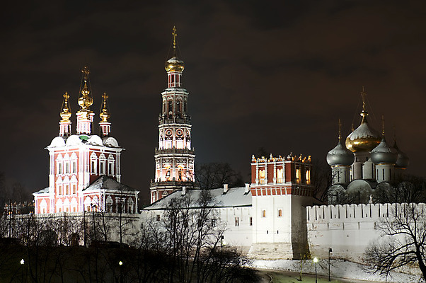 포토 JPG 해외이미지 기독교 종교 벽 겨울 건축양식 사람없음 반사 탑 얼음 연못 역사 저녁 러시아 수도원 모스크바 수녀원 신앙심 회랑 해외202004 해외포토 자연요소 건축물 계절 건축 유럽 복도 야간 파일형식 이미지허브