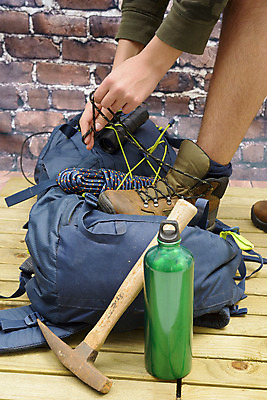 포토 JPG 해외이미지 옷 스포츠 여행 백그라운드 신발 지도 가방 배낭 휴가 산 부츠 취미 사람없음 야외 갈색 걷기 등산 트래킹 캠핑 하이킹 장비 탐험 짐 흰색 오솔길 모험가 오르기 탐사 발견 수하물 양발 오지 원정 하이커 해외202004 해외포토 잡화 길 컬러 모션 레저 파일형식 이미지허브