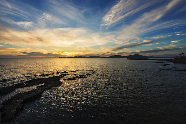 포토 JPG 해외이미지 구름 유럽 바다 여행 백그라운드 오렌지 자연 하늘 휴가 풍경 사람없음 물 여름 태양 반사 일출 황혼 일몰 이탈리아 저녁 지중해 장면 수평선 해외202004 해외포토 자연요소 계절 나라 과일 노을 야간 생태계 파일형식 이미지허브