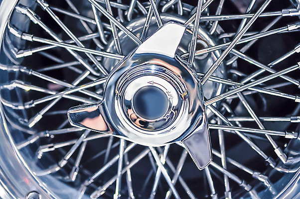 포토 JPG 해외이미지 디자인 영어 문화 스포츠 여행 패턴 부분 교통시설 자동차 영국 형상 사람 이벤트 사람없음 야외 빛 반사 금속 검은색 수확 바퀴 클래식 은색 땅 수집 전시회 복고 타이어 쇼 철사 구식 특별함 회복 스타일 해외202004 해외포토 문자 유럽 육상교통 컬러 교통 컨셉 무늬 농업 재질 전시 시설 파일형식 이미지허브