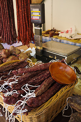 포토 JPG 해외이미지 전통 음식 백그라운드 돼지고기 사람없음 세로 쌓기 소시지 변화 시장 모음 훈제 살라미 스페인어 스페인요리 초리조 타파스 핸드메이드 많음 해외202004 해외포토 컨셉 모션 육류 한글 가공식품 스페인 애피타이저 파일형식 이미지허브