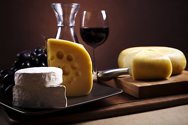 포토 JPG 해외이미지 포도 유리병 치즈 사람없음 와인병 조각치즈 치즈나이프 갈색배경 해외202004 해외포토 조각 백그라운드 과일 병_용기 유제품 갈색 와인 나이프 파일형식 이미지허브