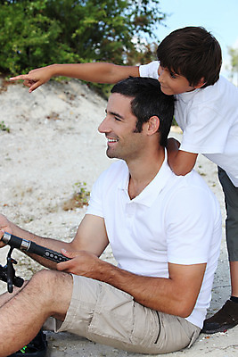 포토 JPG 해외이미지 어린이 스포츠 밭 바지 손가락 가족 자연 낚시 사람 앉기 취미 야외 두명 가리킴 시간 기다림 당기기 속도 나눔 무료 인내 스타일 해외202004 해외포토 손 농업 관계 모션 하의 레저 손짓 생태계 파일형식 이미지허브