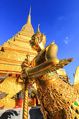 포토 JPG 해외이미지 주간 구름 캐릭터 종교 불교 창문 태국 하늘 휴가 천사 미술 사람없음 파란색 빛 컬러풀 햇빛 태양 조각상 맑음 활발 궁전 흰색 사찰 황금 그늘 만족 수도원 강렬 해외202004 해외포토 자연요소 감정 아시아 컬러 컨셉 고건축 종교건축 날씨 문화예술 조형물 파일형식 이미지허브