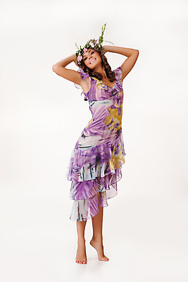 포토 JPG 해외이미지 식물 백인 1 옷 여자 꽃 행복 백그라운드 장신구 갈색머리 한명 사람 동양인 성인 청춘 유행 귀걸이 화환 기쁨 흰색 닫기 보석 고립 해외202004 해외포토 서양인 헤어스타일 감정 컬러 컨셉 모션 인종 광석 파일형식 이미지허브