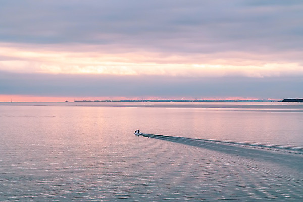 포토 JPG 해외이미지 구름 유럽 파도 바다 여행 백그라운드 교통시설 자연 하늘 항해 안테나 핀란드 경비 사람없음 물 여름 파란색 일몰 자유 흰색 도시 만 보트 구출 작음 크루즈 보안 함선 러시아 웅덩이 모터보트 사방 순찰 수평선 해외202004 해외포토 자연요소 계절 나라 컬러 교통 컨셉 배_교통 통신 북유럽 안전 노을 도움 보호 크기 시설 생태계 파일형식 이미지허브