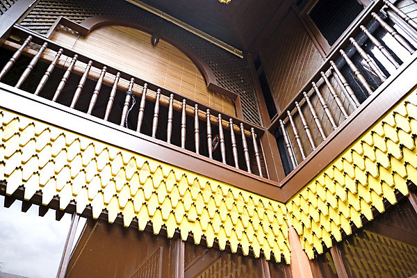 포토 JPG 해외이미지 전통 디자인 외관 문화 여행 건축양식 창문 지붕 주택 사람없음 야외 건물 목재 장식 시골 역사 재산 클래식 묘사 말레이시아 스타일 해외202004 해외포토 나무 건축물 건축 아시아 컨셉 재료 금융 파일형식 이미지허브