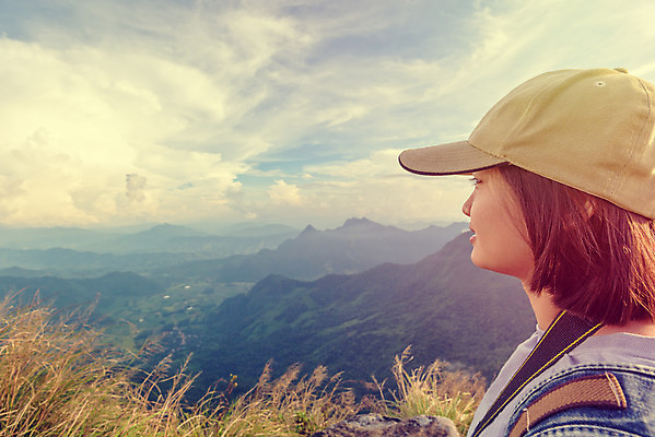 포토 JPG 해외이미지 구름 1 라이프스타일 응시 공원 여자 행복 아시아 여행 겨울 태국 자연 하늘 휴가 산 한명 사람 동양인 풍경 야외 햇빛 여행객 하이킹 수확 정상 숲 복고 장면 내추럴 옛날 절정 캡모자 하이커 해외202004 해외포토 자연요소 모자_잡화 시선 계절 공공시설 감정 나라 농업 레저 인종 생활 태양 생태계 파일형식 이미지허브