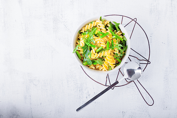 포토 JPG 해외이미지 음식 채소 파스타 사람없음 가로 컬러풀 식사 샐러드 신선 사발 아스파라거스 후추 건강식 점심식사 루꼴라 채식주의자 해외202004 해외포토 컬러 서양음식 사기그릇 향신료 채식 파일형식 이미지허브