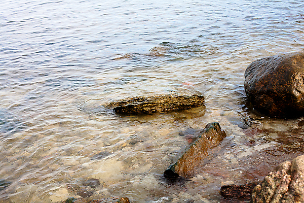 포토 JPG 해외이미지 호수 파도 바다 표면 사람없음 야외 가로 물 파란색 갈색 검은색 바위 흰색 해외202004 해외포토 자연요소 컬러 돌_바위 파일형식 이미지허브