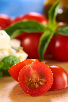 포토 JPG 해외이미지 음식 토마토 채소 재료 건강 씨앗 사람없음 빨간색 세로 사진촬영 신선 자르기 묘사 질감 날것 생식 해외202004 해외포토 식물 컬러 모션 촬영 파일형식 이미지허브