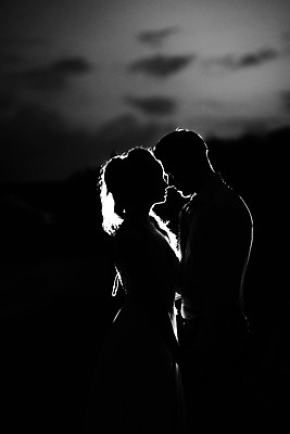 포토 JPG 해외이미지 구름 헤어스타일 커플 드레스 행복 실루엣 유럽 모래 파도 결혼 흑백 사랑 사람 두명 장식 물 여름 노란색 유행 산책 거품 기쁨 흐름 바위 스타일 해외202004 해외포토 자연요소 옷 계절 감정 나라 바다 컬러 컨셉 관계 휴식 촬영기법 이벤트 돌_바위 파일형식 이미지허브