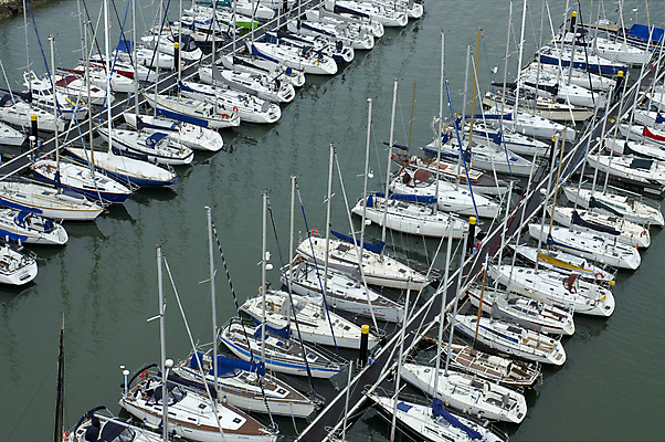 포토 JPG 해외이미지 라이프스타일 유럽 스포츠 바다 여행 요트 하늘 호텔 성공 바람 휴가 항해 안테나 사람없음 야외 물 여름 파란색 반사 항구 흰색 도시 보트 재산 고급 중앙 지중해 포르투갈 포트 리스본 해외202004 해외포토 자연요소 계절 나라 컬러 컨셉 배_교통 통신 교통시설 숙소 날씨 생활 금융 파일형식 이미지허브