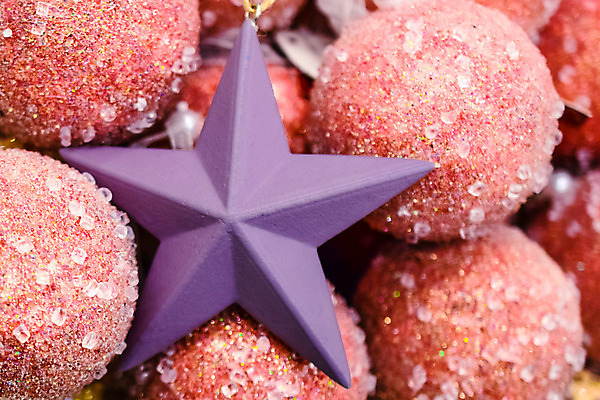 포토 JPG 해외이미지 별 크리스마스장식 크리스마스 실내 근접촬영 사람없음 장식볼 오브젝트 오너먼트 해외202004 해외포토 자연요소 기념일 뷰포인트 내부 장식 파일형식 이미지허브