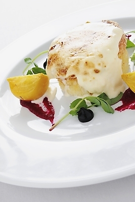 포토 JPG 해외이미지 그릇 음식 치즈 요리 사람없음 식사 황금 굽기 먹기 메뉴 프랑스어 점심식사 비트 입가심 채식주의자 해외202004 해외포토 문자 식기 채소 모션 유제품 구이 채식 파일형식 이미지허브