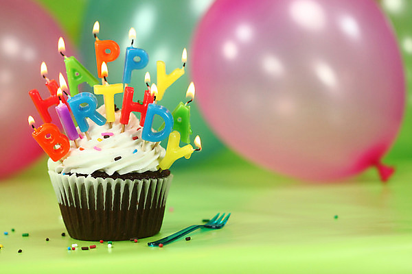 포토 JPG 해외이미지 행복 분홍색 오렌지 가족 휴가 사람없음 가로 빨간색 초록색 파란색 컬러풀 노란색 파티 케이크 희망 기쁨 축하 생일 긍정 풍선 최초 카피스페이스 프로스팅 해외202004 해외포토 기념일 감정 컬러 컨셉 과일 관계 디저트 이벤트 공백 제빵 파일형식 이미지허브