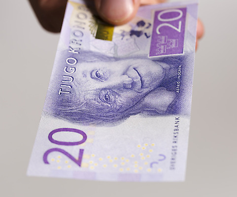 포토 JPG 해외이미지 손 돈 손가락 새로움 스웨덴 사람없음 쪽지 엄지손가락 잡기 닫기 2015년 해외202004 해외포토 컨셉 모션 북유럽 신체부위 재산 연도 파일형식 이미지허브