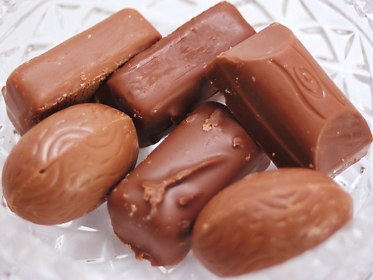 포토 JPG 해외이미지 음식 다이어트 건강 사탕 사람없음 과자 초콜릿 여러개 블록 우유 달콤 맛 몸무게 비만 크림 욕심 당뇨병 캐러멜 솔깃 해외202004 해외포토 다수 컨셉 디저트 유제품 질병 몸매 파일형식 이미지허브