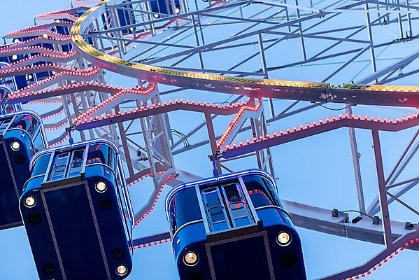 포토 JPG 해외이미지 공원 여행 모션 하늘 사람없음 야외 파란색 빛 축제 기쁨 놀이공원 수확 바퀴 원형 승차 야간 복고 회전목마 공평 해외202004 해외포토 자연요소 도형 공공시설 감정 컬러 농업 테마파크 놀이기구 파일형식 이미지허브