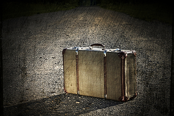 포토 JPG 해외이미지 도로 길 여행 서류가방 휴가 항해 손잡이 사람없음 갈색 여행가방 손상 수확 골동품 짐 시골 거친 클래식 가죽 오브젝트 부식 질감 복고 수하물 옛날 해외202004 해외포토 컬러 컨셉 농업 배_교통 가방 교통시설 파일형식 이미지허브