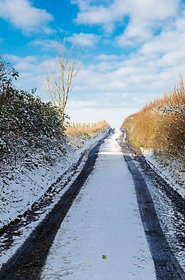 포토 JPG 해외이미지 도로 길 겨울 하늘 날씨 영국 사람없음 파란색 햇빛 추위 흰색 위험 트랙 해외202004 해외포토 계절 유럽 컬러 컨셉 교통시설 태양 파일형식 이미지허브