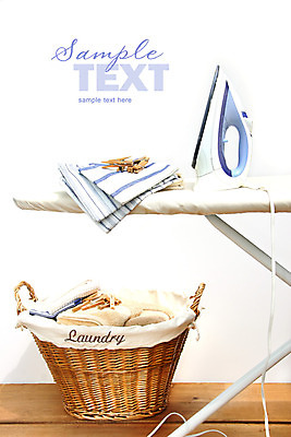 포토 JPG 해외이미지 직업 디자인 옷 가사 패턴 가정 스트레스 주택 건조 집게 사람없음 파란색 수건 바구니 금속 기계 흰색 직물 면 업무 뜨거움 주름 씻기 빨래 널 매끈함 수증기 청소 철 오브젝트 철사 언론 다리미질 어려움 해외202004 해외포토 컬러 무늬 재질 건물 위생용품 청결 작업 감각 파일형식 이미지허브