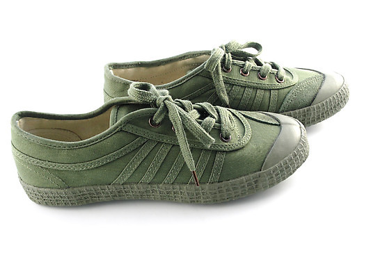 포토 JPG 해외이미지 스포츠 운동화 신발 건강 사람없음 초록색 달리기 조깅 운동 검은색 장비 오브젝트 체육관 캔버스 고무 고립 양발 해외202004 해외포토 컬러 모션 파일형식 이미지허브