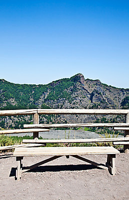 포토 JPG 해외이미지 라이프스타일 공원 길 여행 가구 벤치 의자 자연 하늘 휴가 휴식 건강 앉기 사람없음 야외 목재 초록색 여름 운동 갈색 평화 걷기 침묵 산책 트래킹 고독 숲 화산 장면 나폴리 옛날 해외202004 해외포토 나무 계절 공공시설 감정 컬러 생활용품 컨셉 재료 모션 레저 산 생활 소리 이탈리아 생태계 파일형식 이미지허브