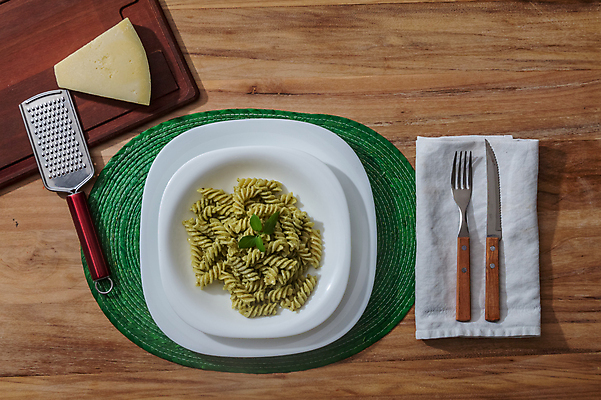 포토 JPG 해외이미지 접시 음식 포크 채소 재료 탁자 치즈 주택 파스타 건강 요리 사람없음 목재 초록색 주방 식사 저녁식사 이탈리아 흰색 시골 신선 맛 굽기 지중해 먹기 허브 크림 올리브 레시피 바질 점심식사 핸드메이드 비건 탈리아텔레 해외202004 해외포토 나무 식물 식기 열매 유럽 바다 컬러 가구 컨셉 모션 유제품 서양음식 건물 구이 채식주의자 파스타면 파일형식 이미지허브